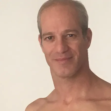 שחיין על